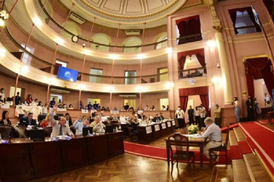 Con abstención de la oposición, se aprobó el presupuesto provincial