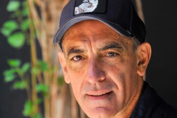 Mauricio Dayub: el día que dejó de pintar casas y de vender en colectivos y el viaje a Yugoslavia que le cambió la vida (actor entrerriano)