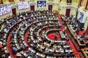 Diputados: entre risas, chicanas y abucheos juraron los 127 legisladores electos (mención a entrerrianos)