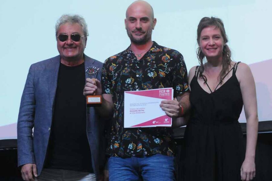 FICER: premiaron a La sombra del gallo y Jesús López