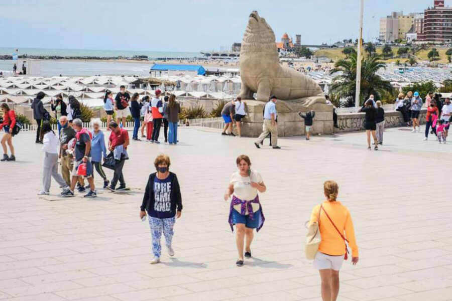 Pese al mal tiempo, hay plena ocupación en Mar del Plata