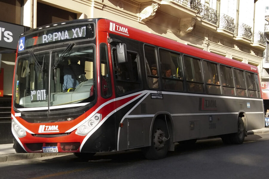 Dos líneas interrumpen su recorrido por la inseguridad