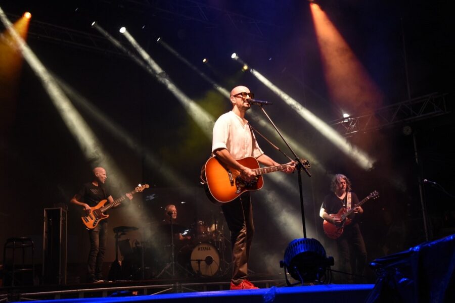 Abel Pintos cerró la Fiesta de la Playa