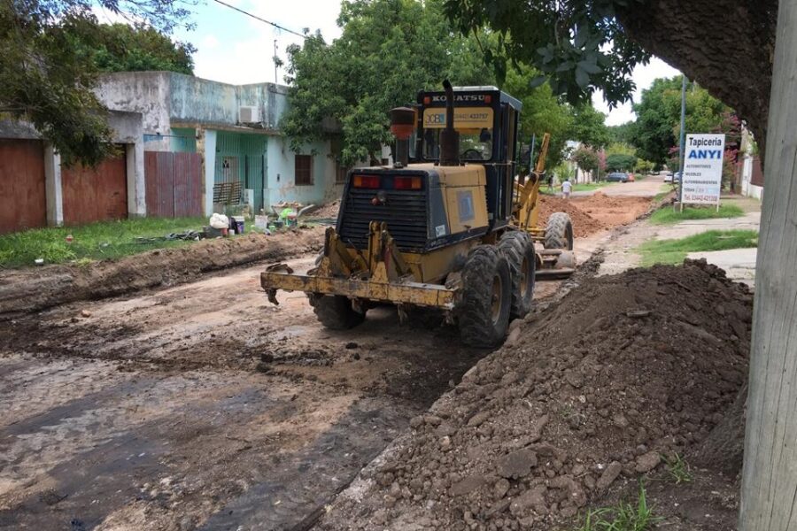 Avanza la pavimentación de E. de Vedia en Bº Sarmiento