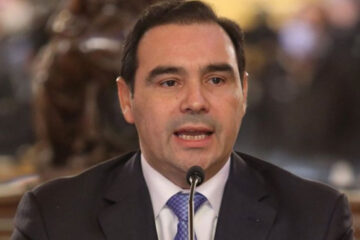 Con 520 mil hectáreas quemadas, Gustavo Valdés reconoce un “desastre” y solo espera lluvias (Mención al Río Paraná)