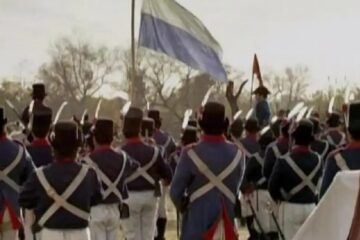 La bandera que Manuel Belgrano nos legó fue izada por primera vez un 27 de febrero (mención a Paraná)