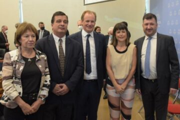 Bordet ratifica que está con Alberto