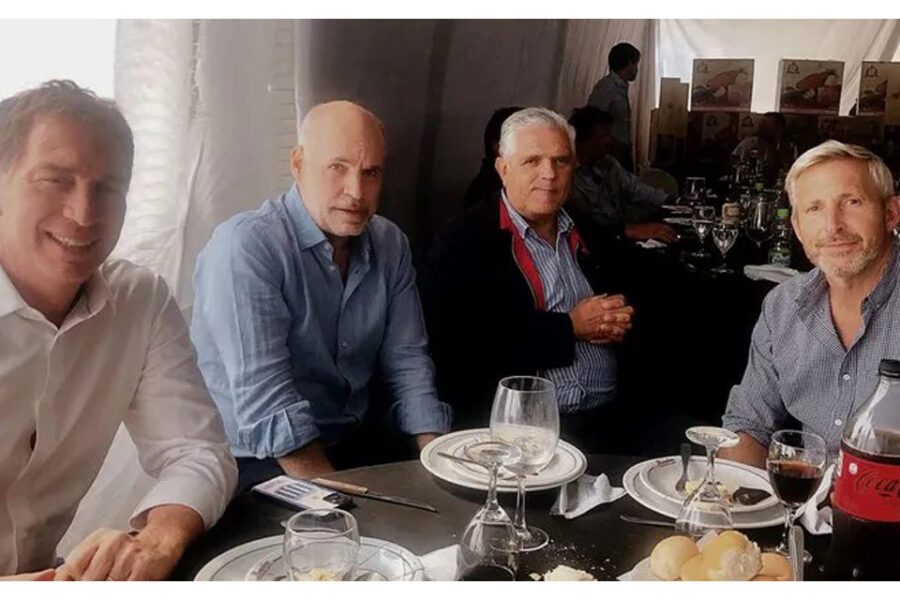 Peregrinación de figuras políticas en San Nicolás (mención a diputado entrerriano)