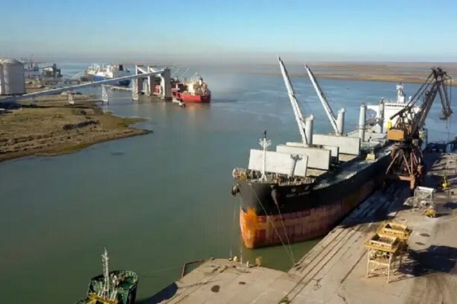 Hidrovía: cruce de acusaciones entre dos empresas por una licitación para el dragado