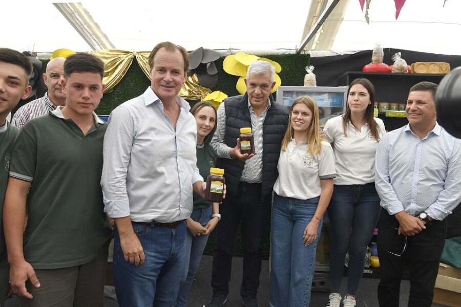 Bordet y el ministro Julián Dominguez estuvieron este sábado en Maciá y se reunieron con productores