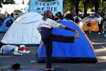 (Mención a dirigente entrerriano) Toty Flores: “Todos han utilizado a la pobreza para construir poder”