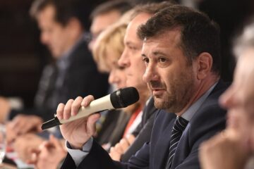 “Un presidente débil no le sirve a nadie”