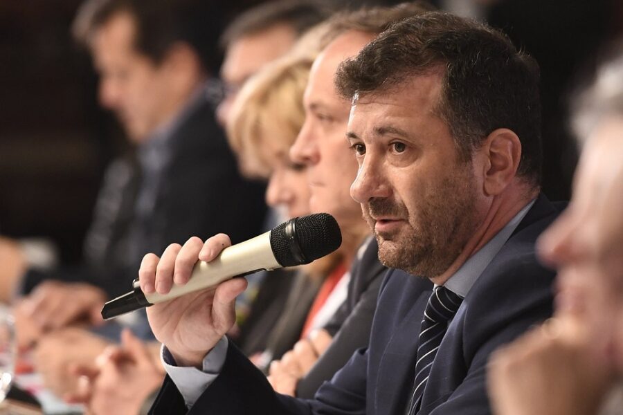 “Un presidente débil no le sirve a nadie”