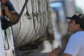 (Mención a Entre Ríos) Sin respuestas del Gobierno, los camioneros advirtieron que continuarán el paro por tiempo indeterminado
