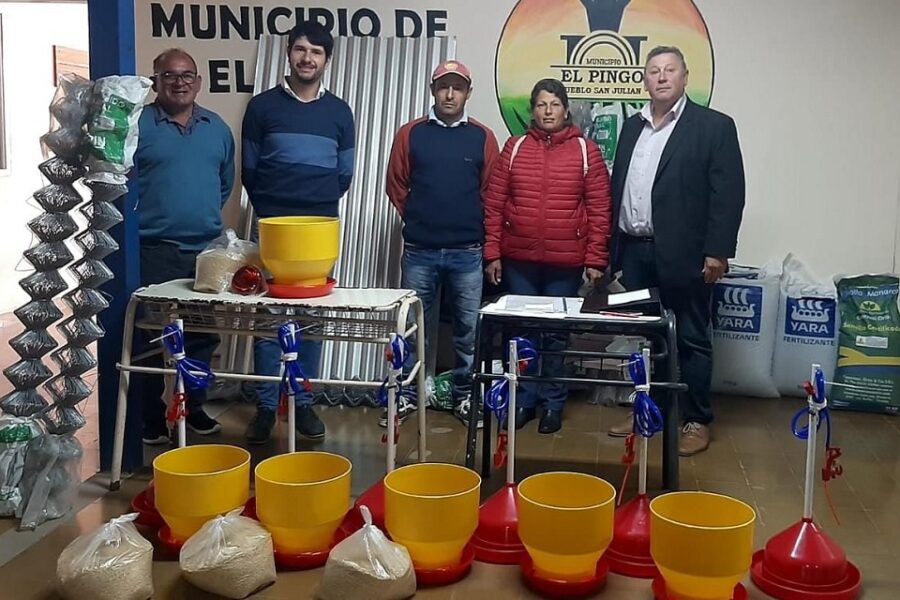 Entrega de materiales e insumos a productores
