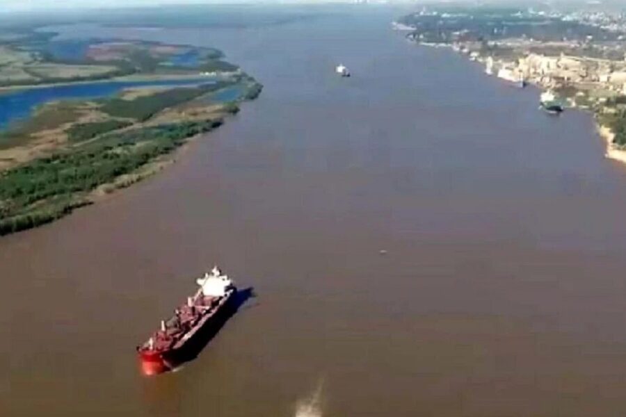 Hidrovía: mientras avanza la investigación por tráfico de influencias, el gobierno adjudicó un contrato