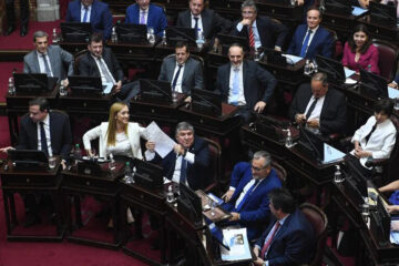 (Mención a legislador entrerriano) Tras la “fractura” de la semana pasada, los senadores del Frente de Todos viajan juntos a Tucumán
