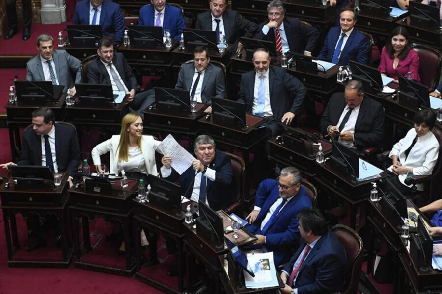 (Mención a legislador entrerriano) Tras la “fractura” de la semana pasada, los senadores del Frente de Todos viajan juntos a Tucumán