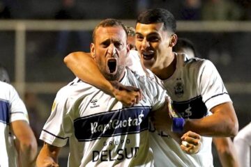 Gimnasia aplastó a Patronato 6-0 y sueña con clasificar