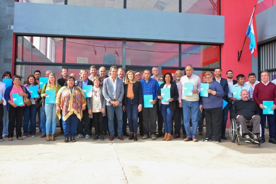 Bordet firmó contratos para realizar obras en cinco municipios por más de 200 millones de pesos