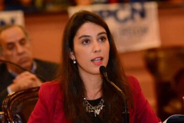 Quiso defender a Goyeneche y quedó en offside