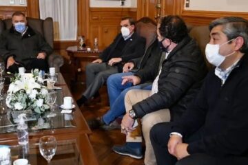 (Mención a Entre Ríos) Desactivan paro de transportistas por falta de gasoil pero hasta el viernes