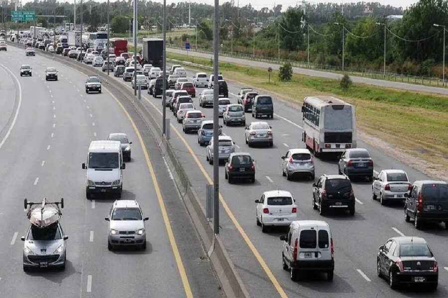 (Mención a Entre Ríos) Tránsito intenso en los ingresos a CABA con visibilidad reducida por neblinas y protestas: el mapa de los cortes