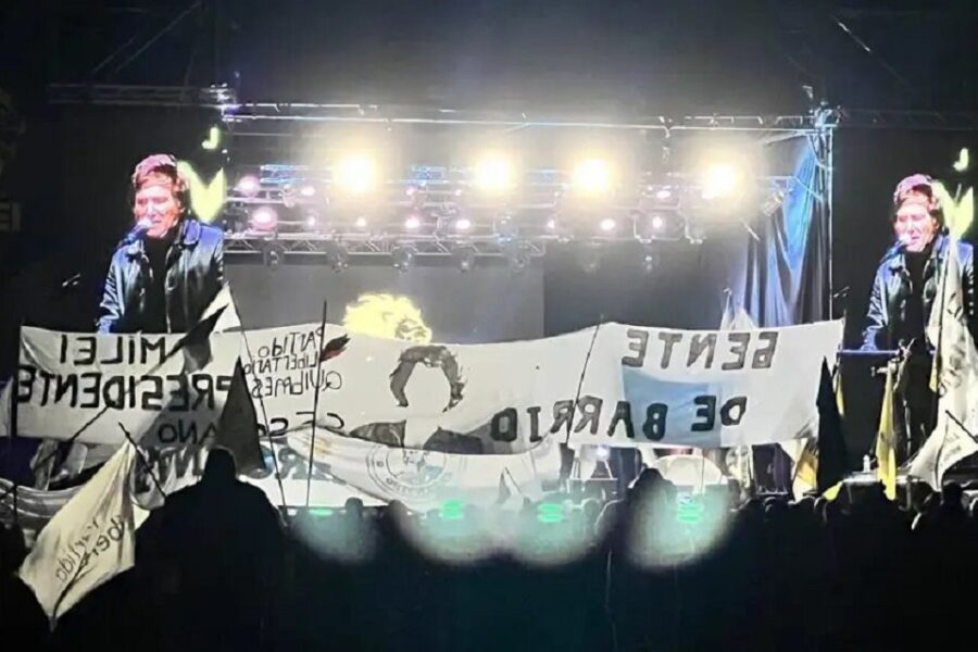 (Mención a cantante entrerriano) Milei ‘calentó’ la noche en El Porvenir y desafió las críticas: “Nos difaman para mantener privilegios”