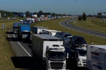 (Mención a Entre Ríos) Paro de transportistas se extiende y temen desabastecimiento