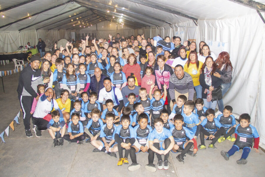 Escuela Municipal de Fútbol ya tiene su nueva indumentaria