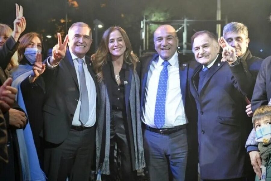 (Mención a funcionario entrerriano) Tucumán: Manzur encabezó la vigilia por el Día de la Independencia