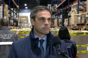 (Mención al entrerriano Michel) Múltiples allanamientos de la Aduana en la City: investigan una maniobra ilegal en 20 entidades financieras