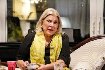 (Mención a Frigerio) Carrió frena las entrevistas porque se “aburrió de escucharse”, pero agita la interna en el Congreso