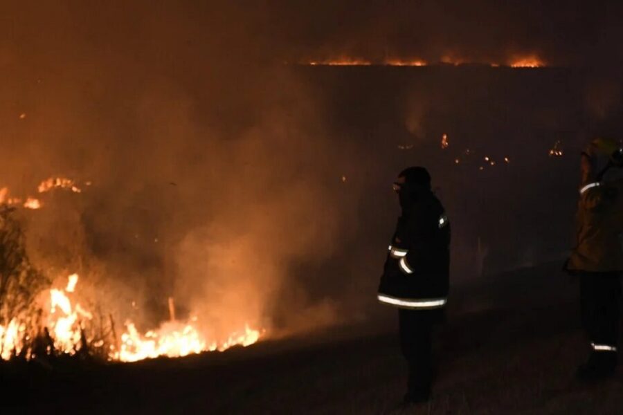 (Mención a Entre Ríos) El Gobierno ordenó la intervención de las Fuerzas Armadas para combatir los incendios en las islas del Delta