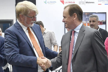 Bordet inauguró el stand de Argentina en Apimondia, la feria apícola más grande del mundo