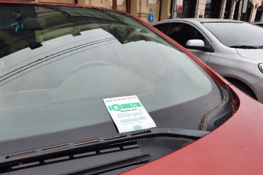 El municipio presentó un proyecto para implementar un nuevo sistema de estacionamiento medido