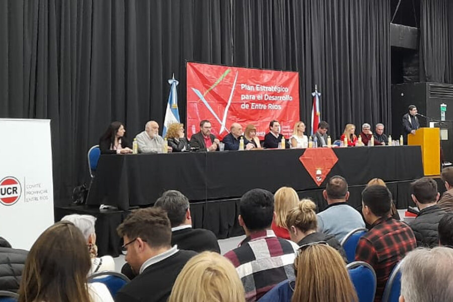 Sin figuras nacionales el radicalismo entrerriano se congregó para unificar ideas