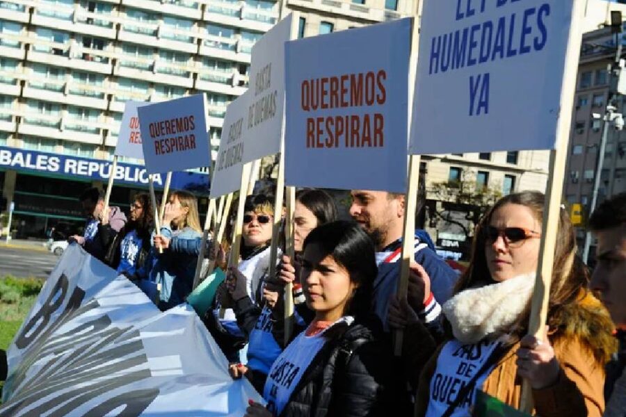 (Mención a Entre Ríos) Tras las quemas y la protesta de santafesinos en el Obelisco, acuerdan en Diputados debatir la ley de Humedales