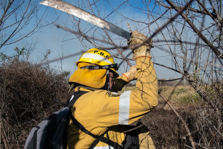 (Mención a Entre Ríos) Trece provincias reportaron incendios forestales y en nueve sigue avanzando el fuego