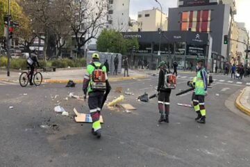 (Mención a Entre Ríos) Donde hay un ministerio, nace un acampe: piqueteros mudaron las carpas de Desarrollo Social a Trabajo