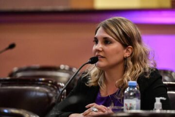 Diputada del PJ le bajó el precio a las PASO