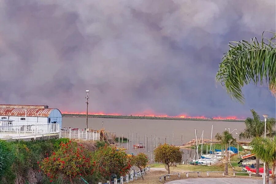 (Mención a Entre Ríos) Preocupación en Rosario por el humo de los incendios que podría volver a invadir la ciudad