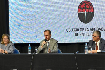 Bordet destacó la división de poderes en Entre Ríos