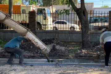 Construcción de cordón cuneta en acceso al Hospital San Blas