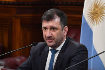 Kueider se planta por las tarifas para Entre Ríos