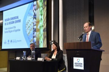 Bordet presentó a la Región Centro ante cámaras empresariales de Singapur