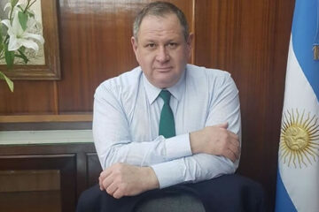 Rogel dice que no usará el dedo