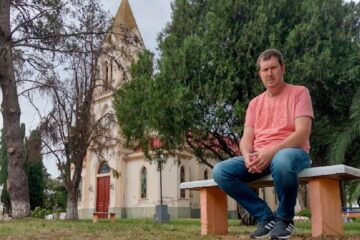 (Mención a Paraná) El abuso sexual en varones: “Todavía escucho la hebilla del cinturón cuando la desabrochaba”