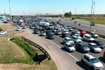(Mención a Entre Rios) Éxodo rumbo a la Costa Atlántica y caos de tránsito en Ruta 2 y Ruta 11 por Año Nuevo