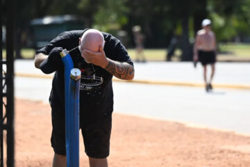 (Mención a Entre Ríos) Sigue el intenso calor en el país y extienden el alerta amarilla